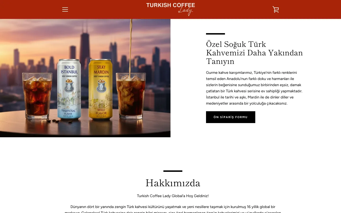 Kahve markasının web sitesi, soğuk kahveyle açılan masaüstü ana sayfa